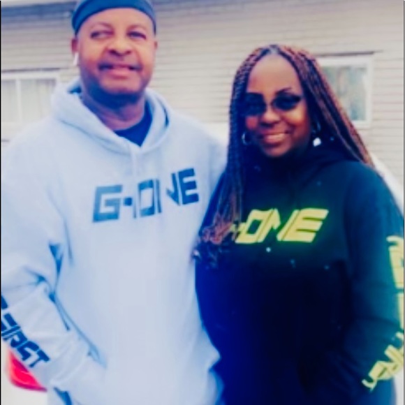 Red with white g-one logo Very comfortable and very warm joggers and hoodie - Picture 2 of 6